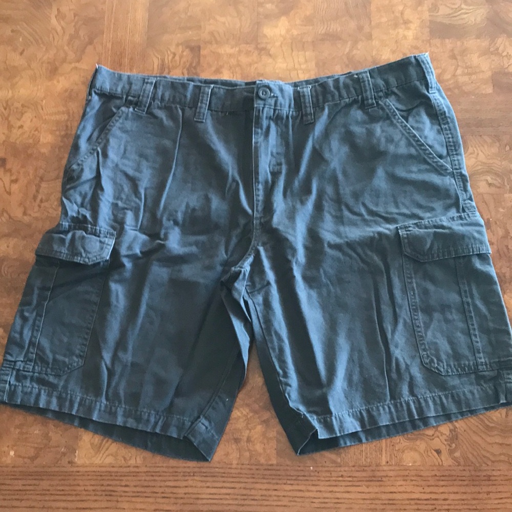 Denver Hayes Men's Dark Grey Cargo Shorts Size 42